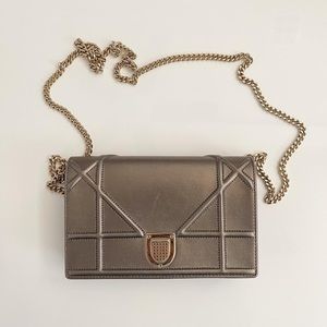 Diorama Wallet on Chain w Tags